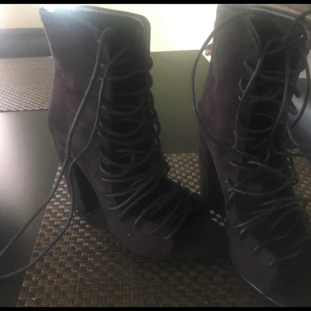 🔥Lace up booties 🔥✨Brand New✨